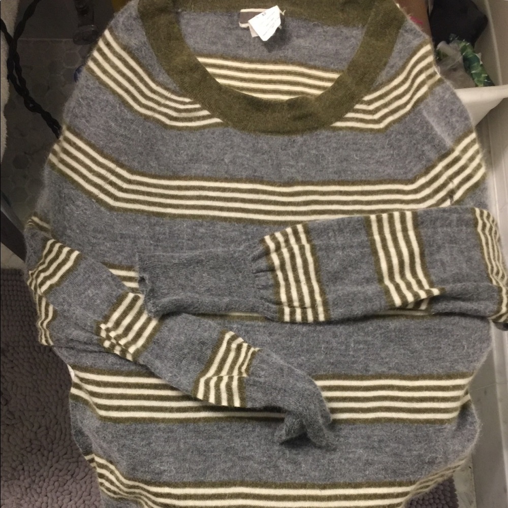 ISO- J Crew 3/4 Sleeve Cashmere Grey/Olive